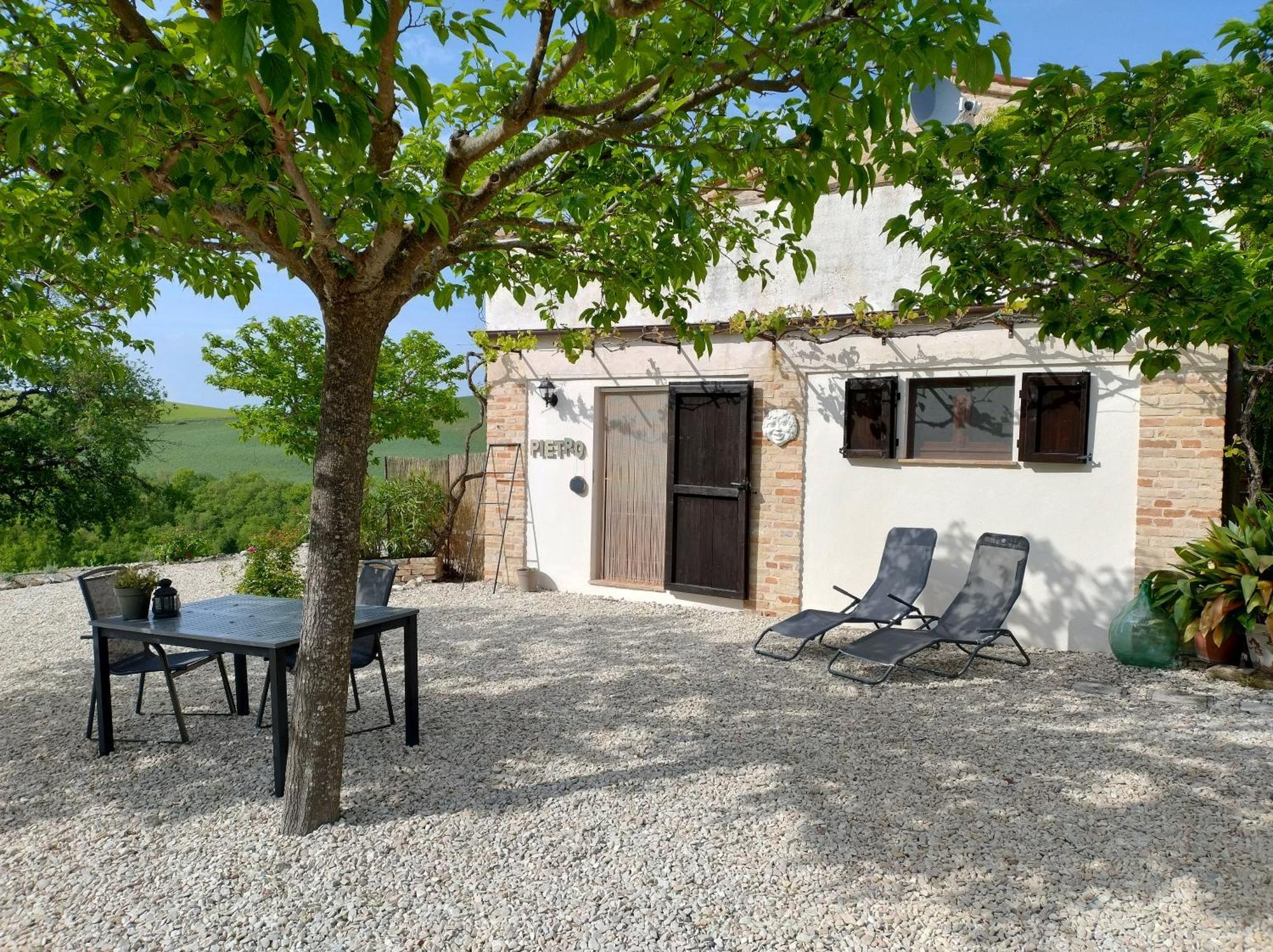 Rosa Nel Pozzo Apartments And B&B San Pietro  エクステリア 写真